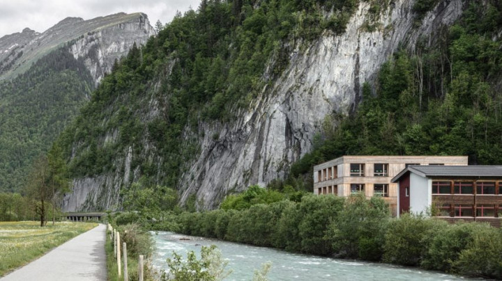 Bernardo Bader Architekten'den Doğa ile Uyumlu Bir İlkokul