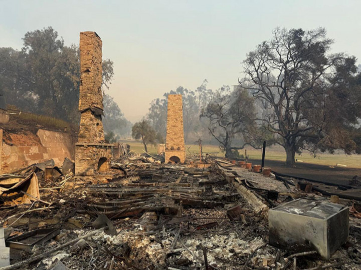 Los Angeles Orman Yangınlarında Tarihi Yapılar ve Evler Yok Oldu