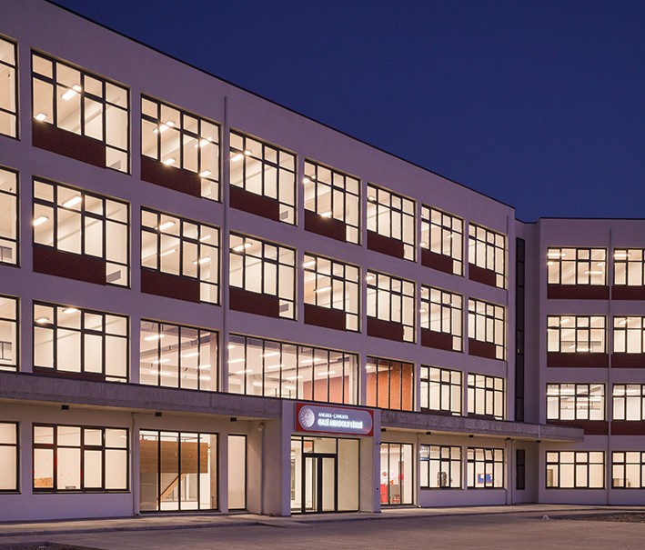 Aura Design Studio Gazi Anadolu Lisesi'ni Tasarladı!