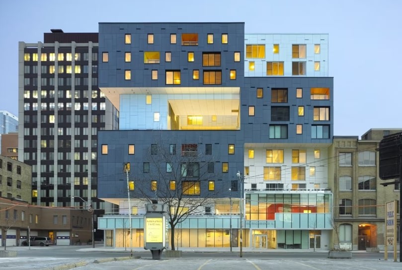 60 Richmond Street East