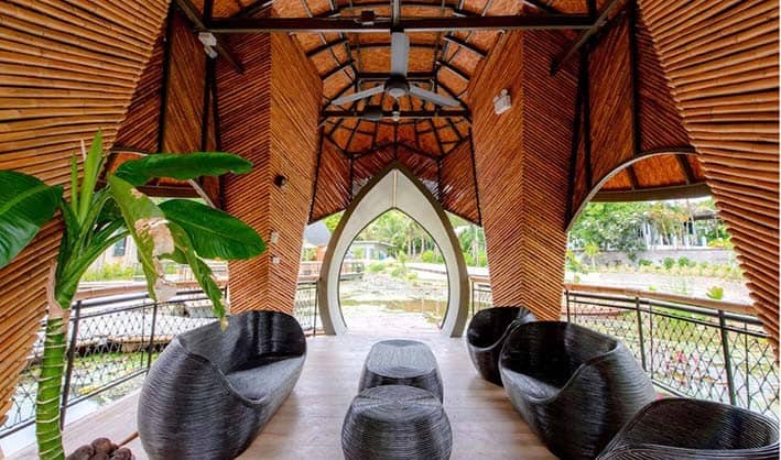 Tayland'da Bir Eko-Turist Oteli: Yüzen Bambu Bungalovlar