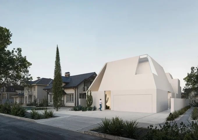 A House with Three Courtyards