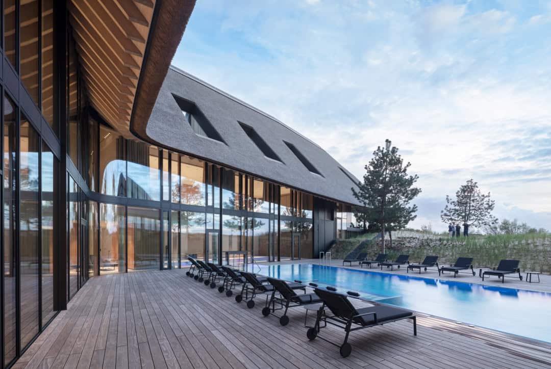 Avrupa'nın En Büyük Sazdan Çatılı Sürdürülebilir Ada Sağlık Merkezi