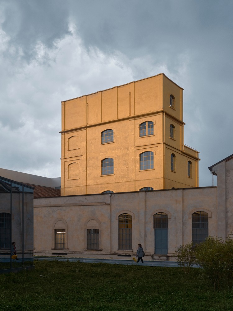 Bahaa Ghoussainy'nin Merceğinden OMA'nın Prada Vakfı