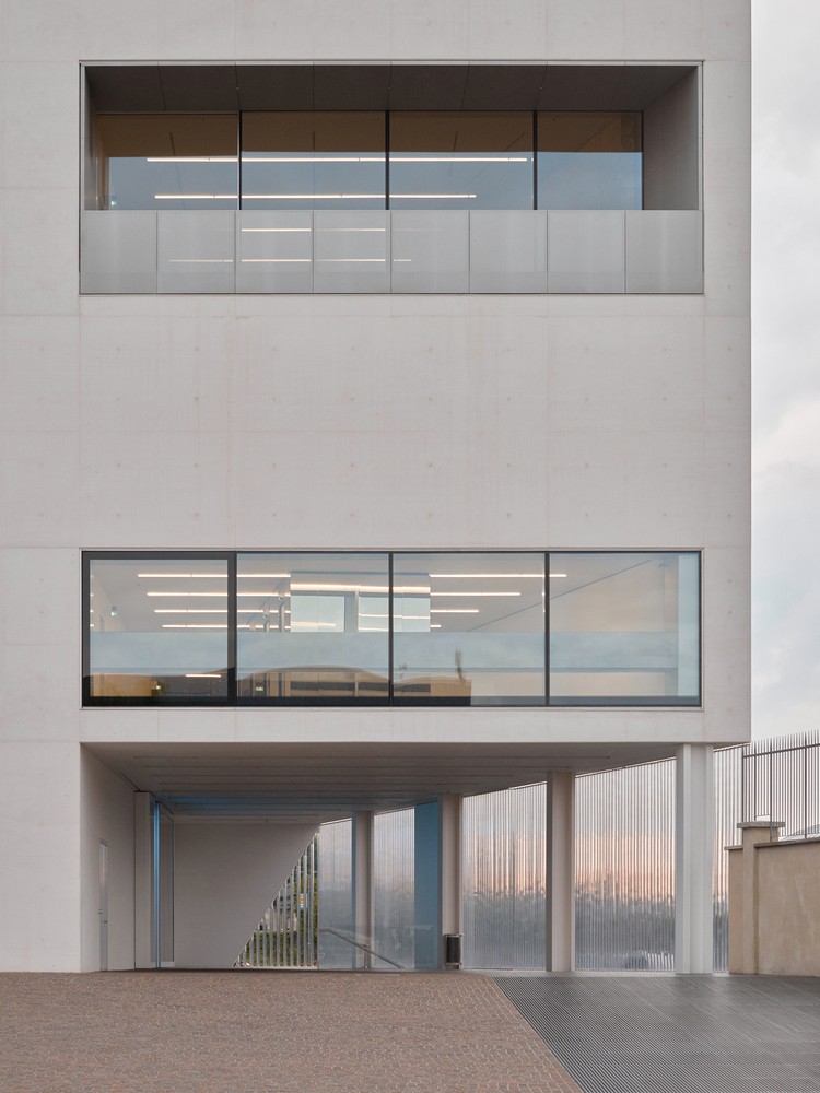 Bahaa Ghoussainy'nin Merceğinden OMA'nın Prada Vakfı