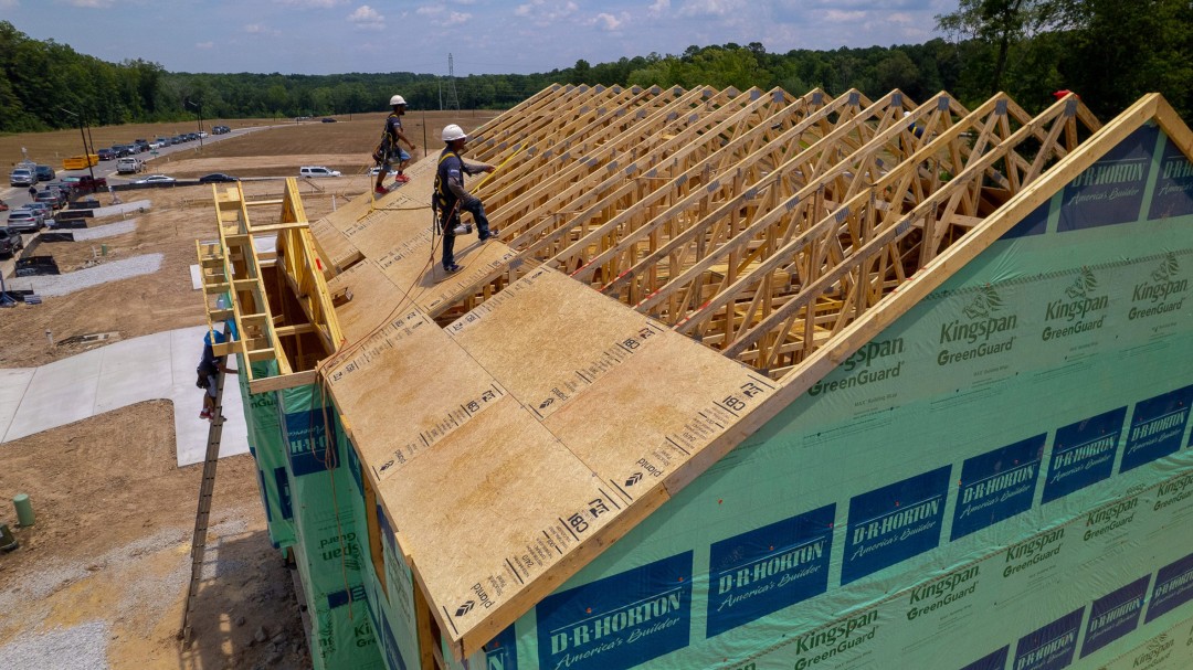 DR Horton'un ve Plantd'in Ot Tabanlı Tavan ve Duvar Panelleri