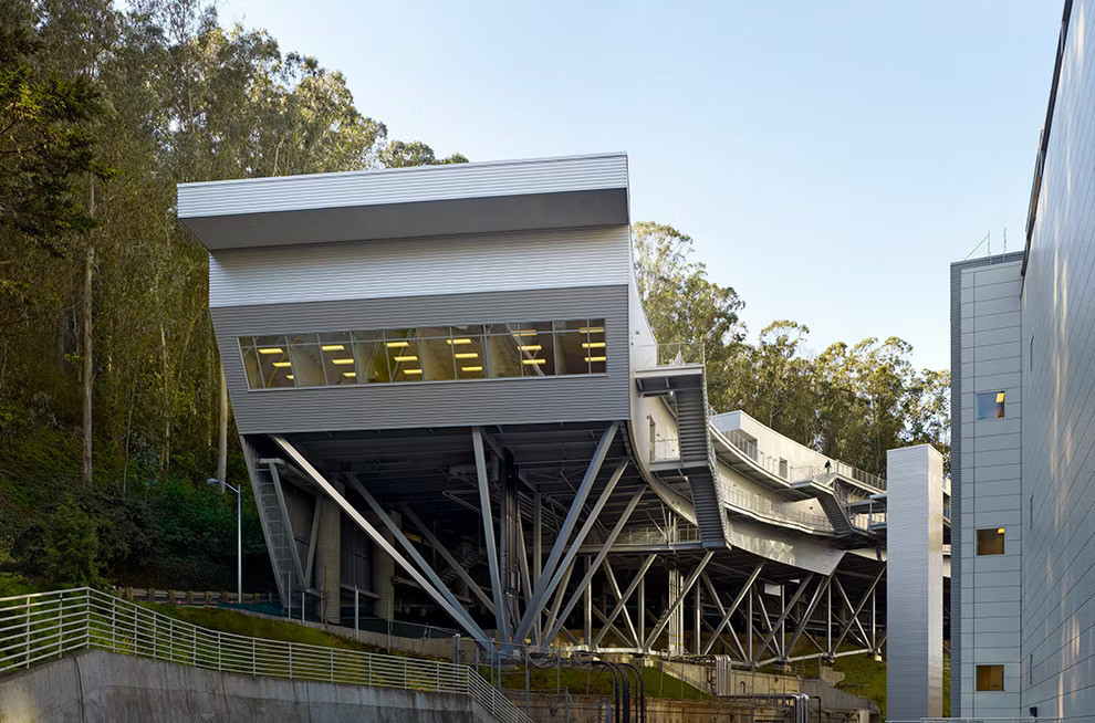 Depreme dayanıklı bina