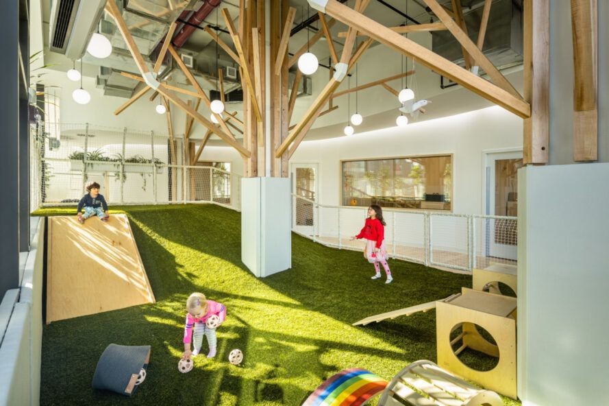 Doğada Oyun Yoluyla Öğrenmeyi Destekleyen Bir Anaokulu