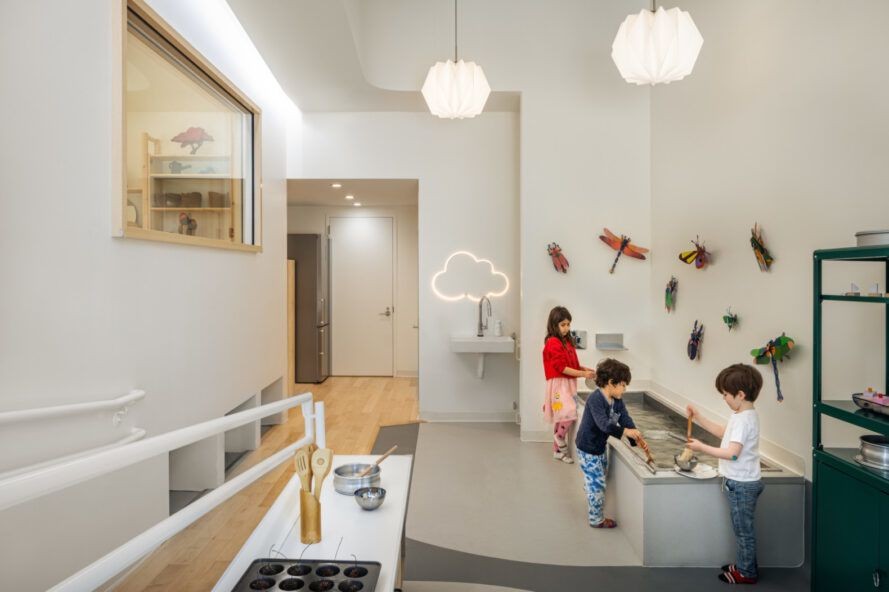 Doğada Oyun Yoluyla Öğrenmeyi Destekleyen Bir Anaokulu