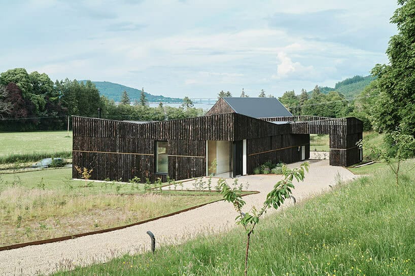 Düşük Enerjili Bir Ofis ve İki Çevre Dostu Konut