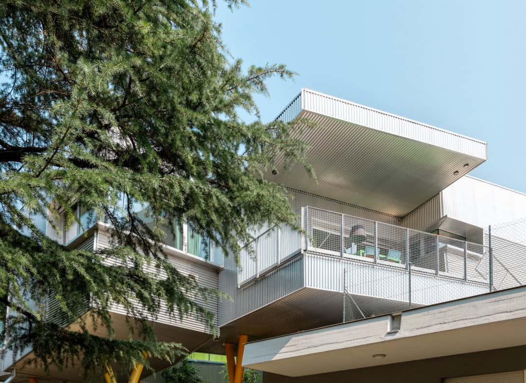 ELASTICOFarm'ın Delikli Konut Genişletmesi