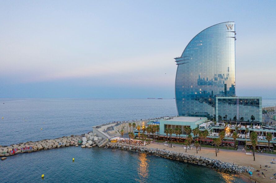 Escaleras y Mirador Vela