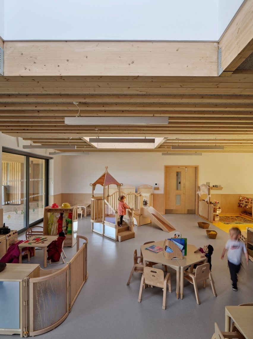 Feilden Clegg Bradley Studios Doğal Malzemelerle Kreş İnşa Etti