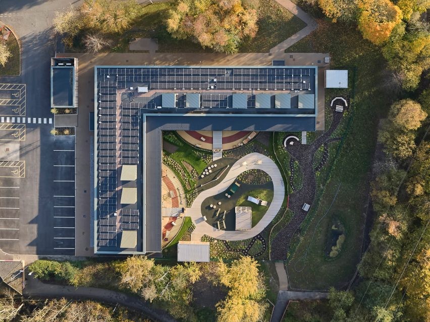 Feilden Clegg Bradley Studios Doğal Malzemelerle Kreş İnşa Etti