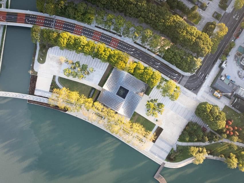 Jinji Gölü Pavyonu