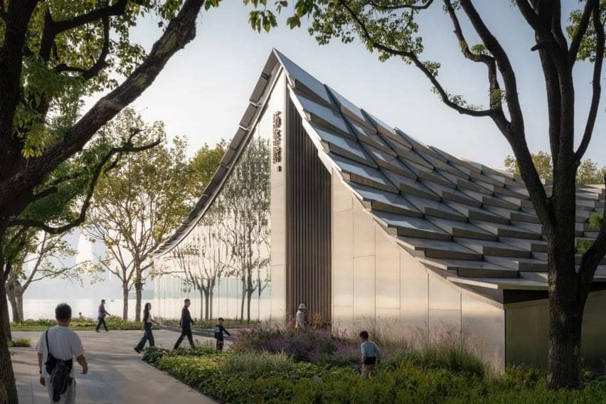 Jinji Gölü Pavyonu