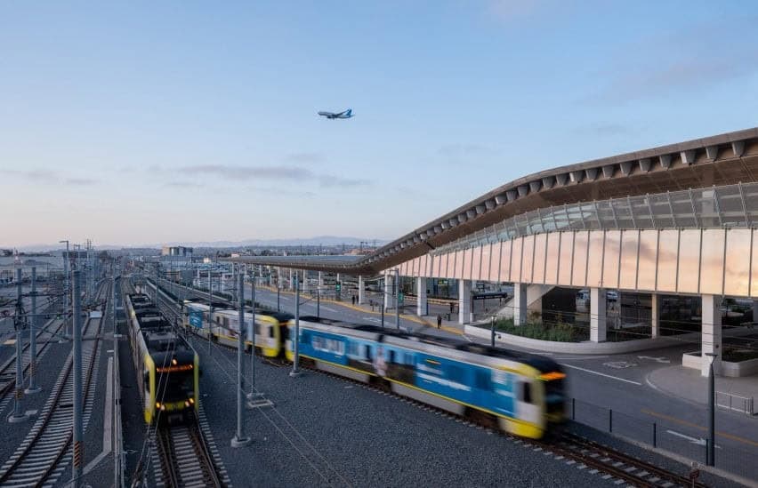 LAX Metro Transit Merkezi