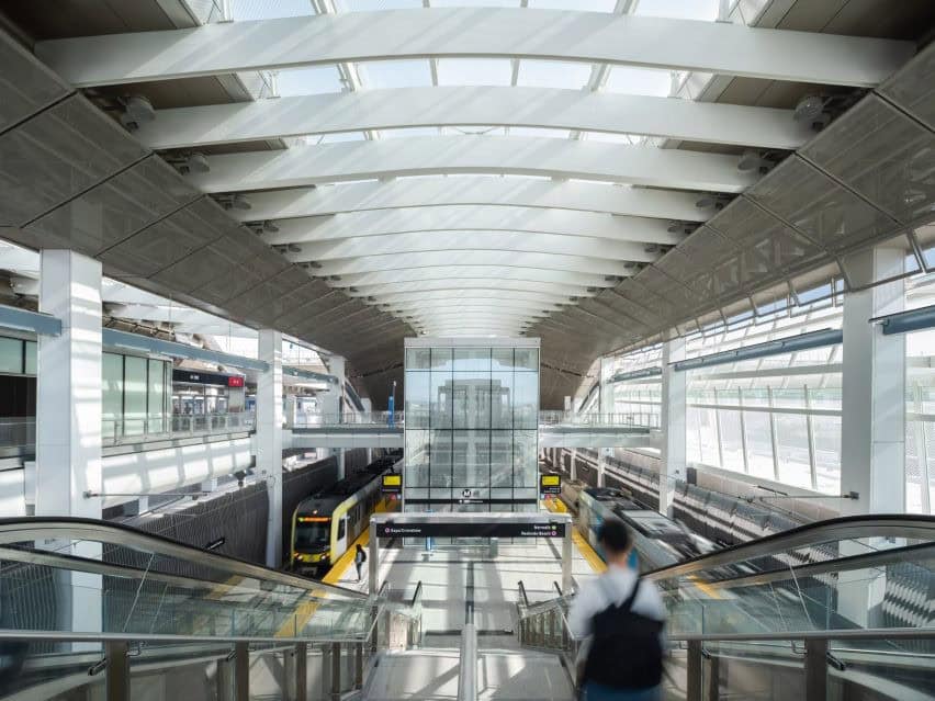 LAX Metro Transit Merkezi