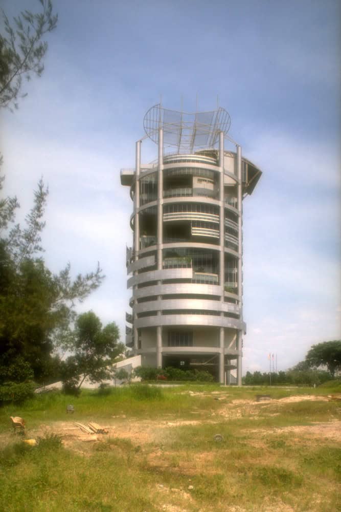 Menara Mesiniaga: Gökyüzü Avluları