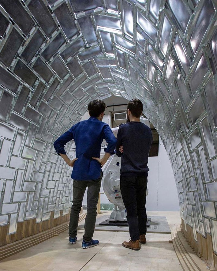 Using Robots in Architecture