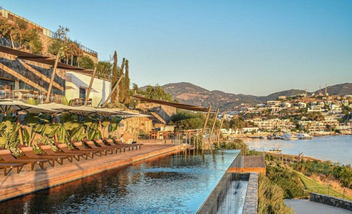 Yerel Malzemelerle İnşa Edilen Ritz-Carlton