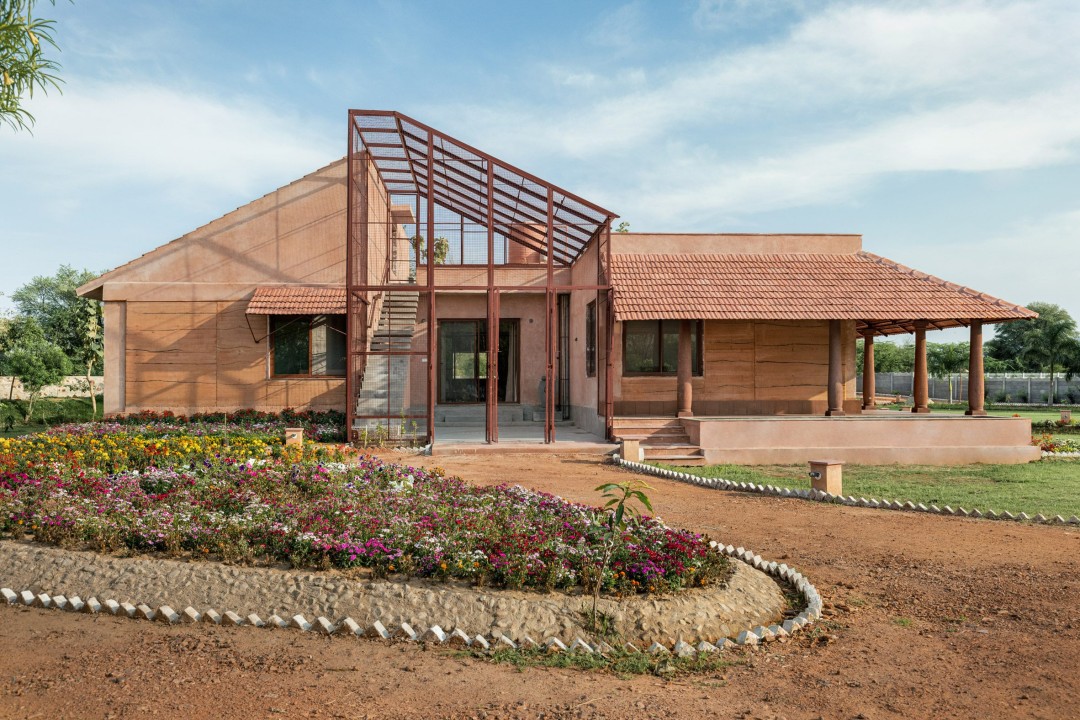 Sıkıştırılmış Toprak Duvarlı Sürdürülebilir Bir Yapı