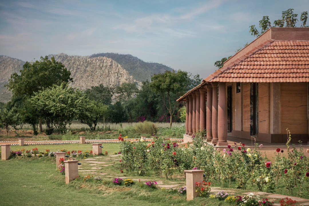 Sıkıştırılmış Toprak Duvarlı Sürdürülebilir Bir Yapı