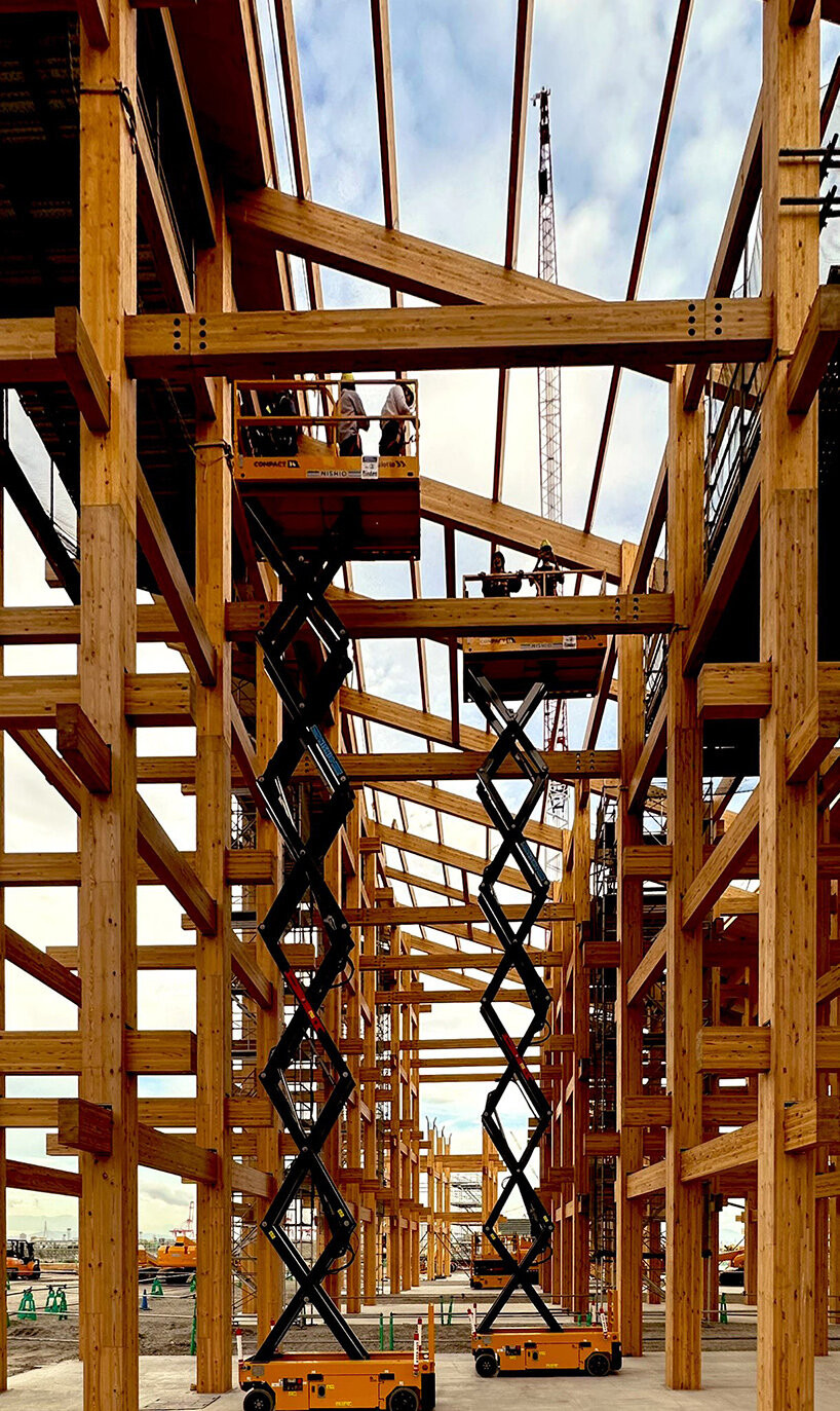 Sou Fujimoto'nun Sürdürülebilir Ahşap Halka Çatısının İnşaatı Başladı