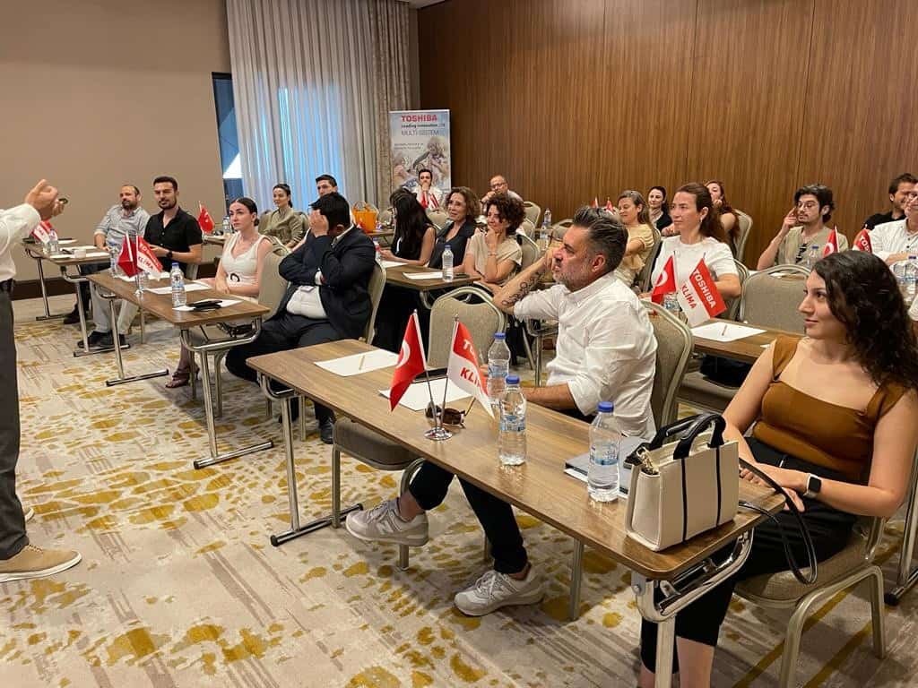 Toshiba Haori ve Shorai Edge Black&White klima semineri