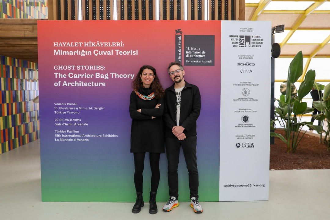 Küratörler Sevince Bayrak ve Oral Göktaş