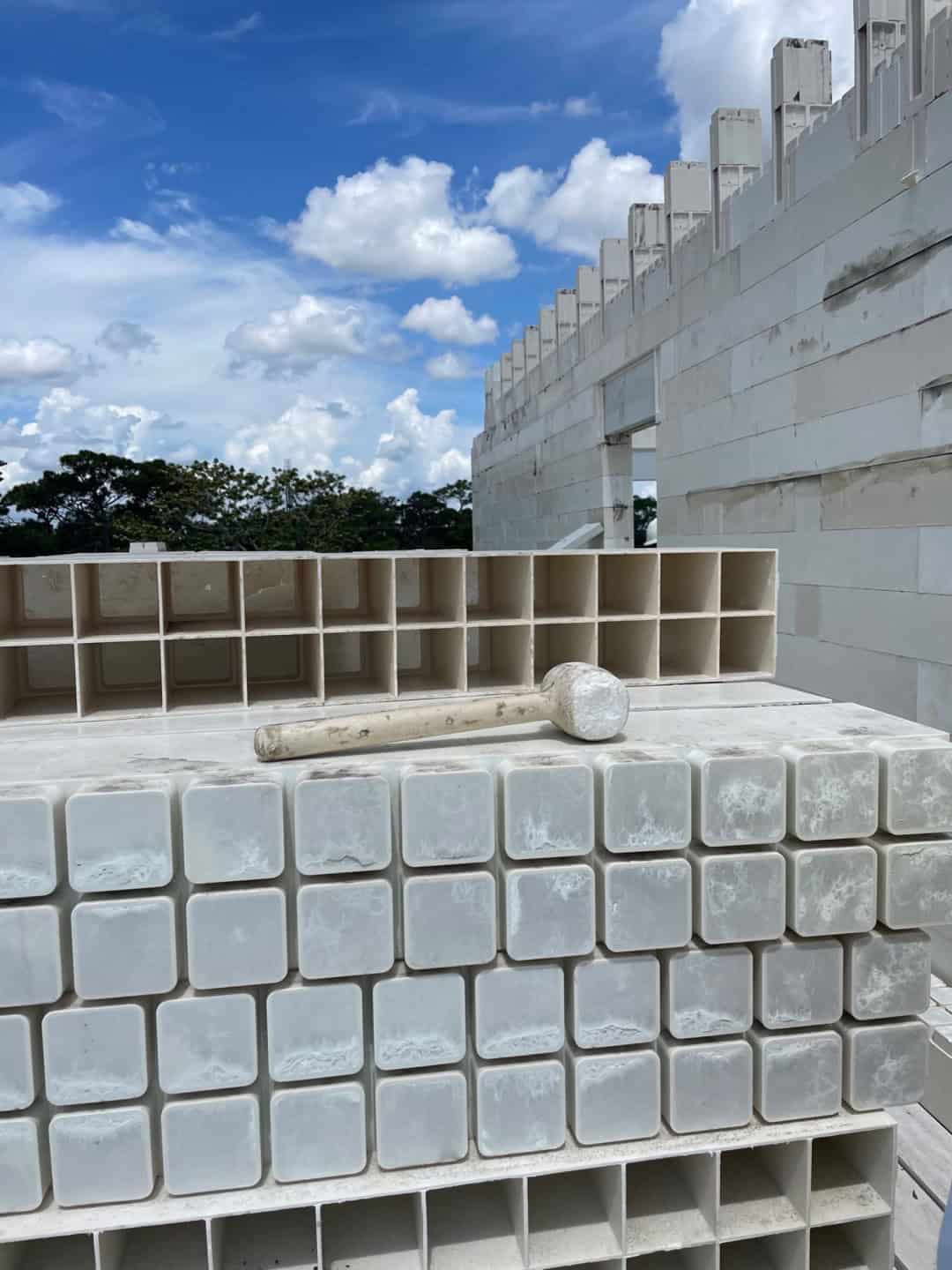 Yeniden Kullanılmış Malzemelerden Yapılan Bloklar