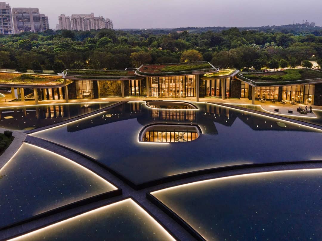 Yeşil Çatılarla Çevrili The Camellias Yeşil Çatılarla Çevrili The Camellias