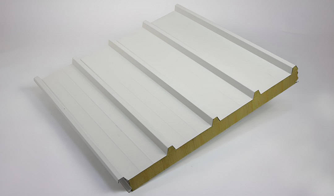 İzocam Tekiz yalıtımlı çatı panelleri